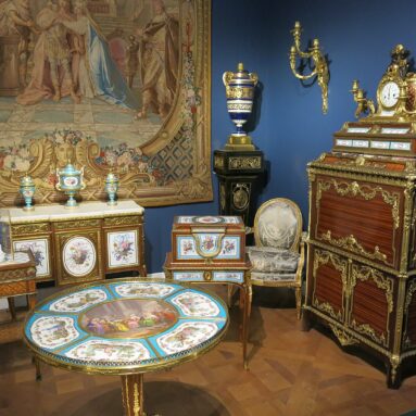 Exploring Neoclassical Louis XVI Furniture